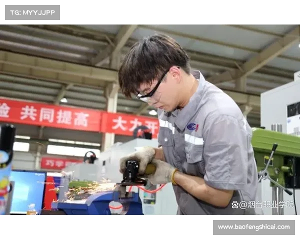 如何通过努力拼搏在深圳职业联赛中脱颖而出实现个人职业生涯的成功